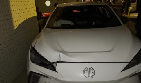 Otoparka girmeye çalışırken istinat duvarına çarptı: 1 yaralı