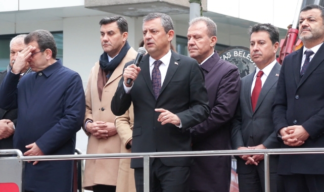 Özgür Özel'den Beşiktaş Belediyesi önünde açıklama!