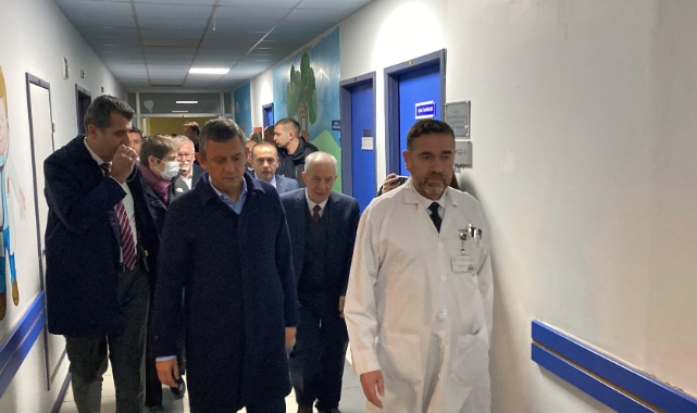 Özgür Özel, otel yangınında yaralananları hastanede ziyaret etti