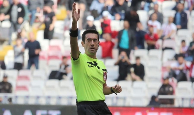 Pakkan ikinci kez Sivasspor-Kayserispor maçında düdük çalacak