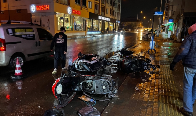 Park halindeki motosikletlere çarpıp kaçtı