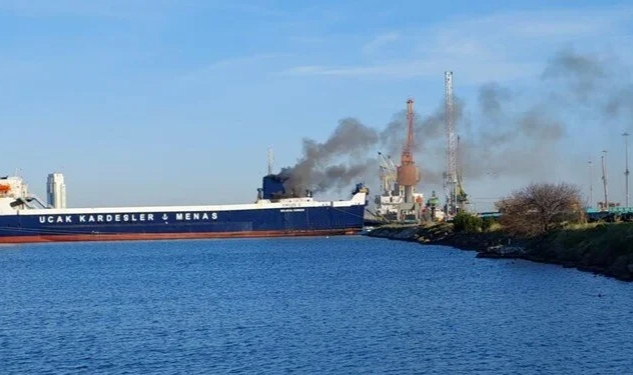 Samsun Limanı'nda gemi yangını