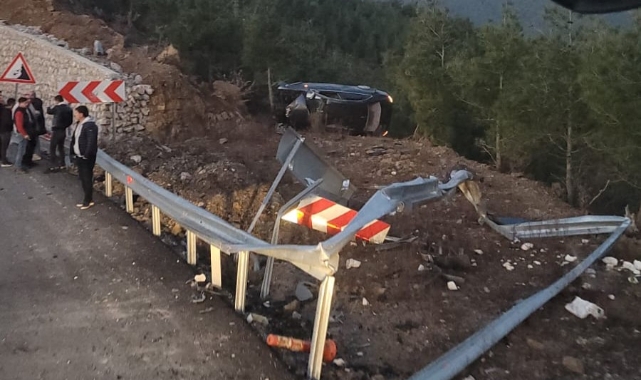 Şarampole yuvarlanan araçta 5 kişi yaralandı