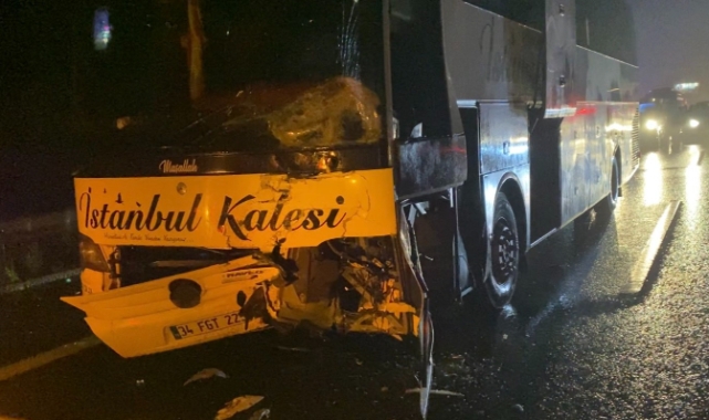 Sarıyer'de Kuzey Marmara Otoyolu'nda yola reflektör koyarken otobüs çarptı