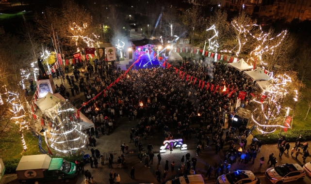 Şehitkamil yeni yıla sokak partisi ile girdi