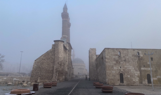 Sivas'ta yoğun sis etkili oldu