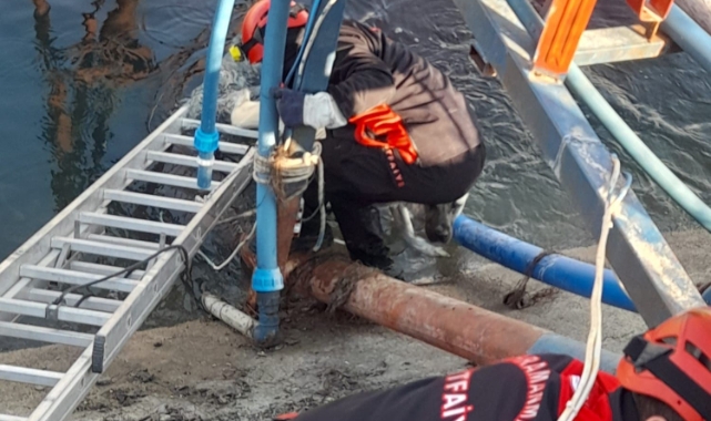 Sulama kanalındaki köpek kurtarıldı