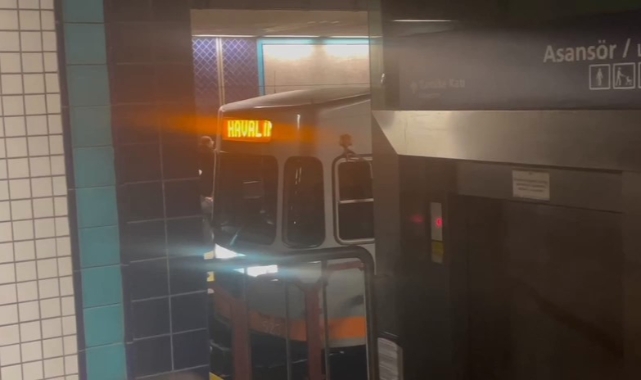Teknik arıza İstanbul metro hattında seferleri aksattı!