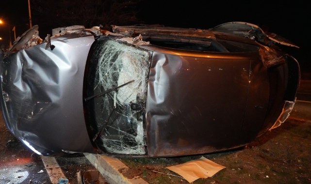 Tır ile çarpışan otomobil hurdaya döndü: 2 yaralı