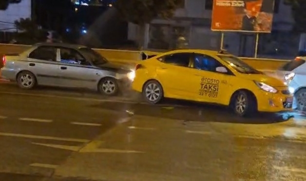 Trafik ışıklarında zincirleme kaza meydana geldi