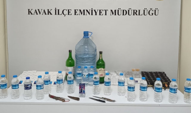 Tütün dükkanına arama! Sahte alkol ve makaron ele geçirildi