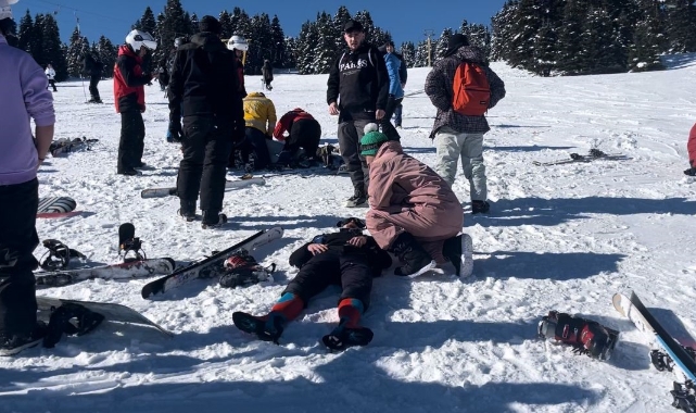 Uludağ'da acemi kayakçılar birbirine girdi