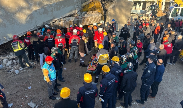 Uşak'ta enkaz altında kalan iş makinesi operatörünün cansız bedenine ulaşıldı