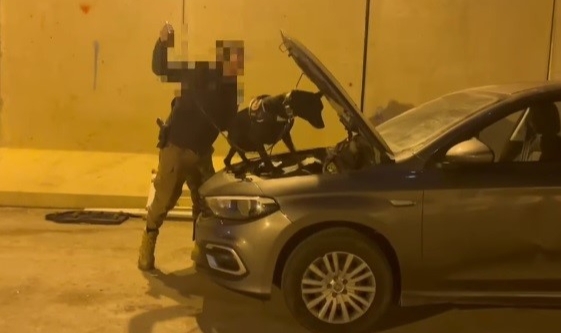 Uyuşturucu tacirleri kıskıvrak yakalandı