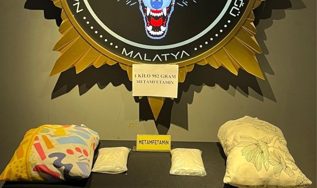 Yastık içerisinde 1 kilo 982 gram metamfetamin ele geçirildi
