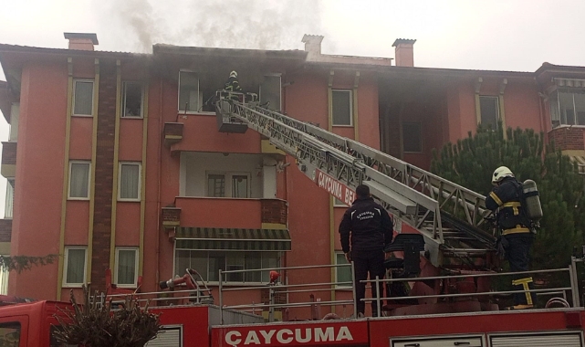 Zonguldak'ta 4 katlı binada yangın