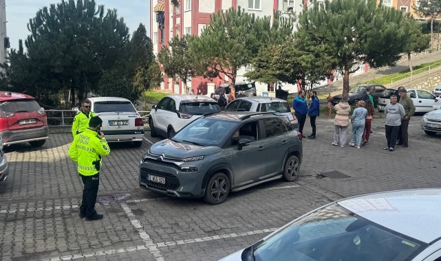 Zonguldak'ta bir kadın, park etmeye çalıştığı aracıyla eşini ezdi