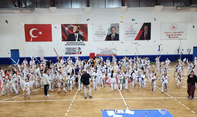 270 tekvando sporcusu kuşak atladı