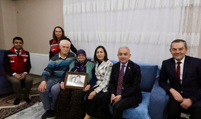 57 yıl boyunca aynı yastığa baş koydular