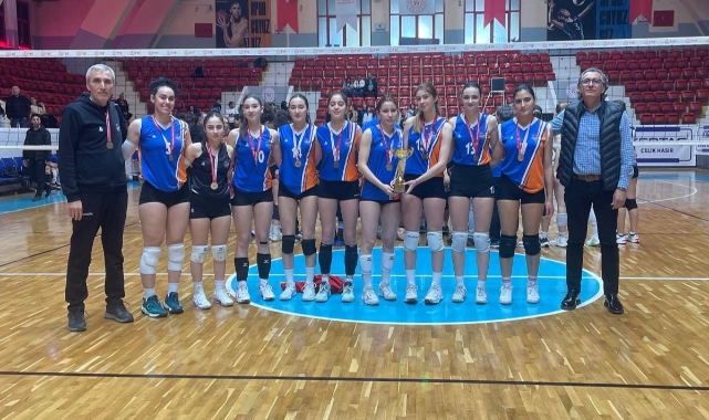 Adana Genç Kadınlar Voleybol Takımı şampiyonu oldu