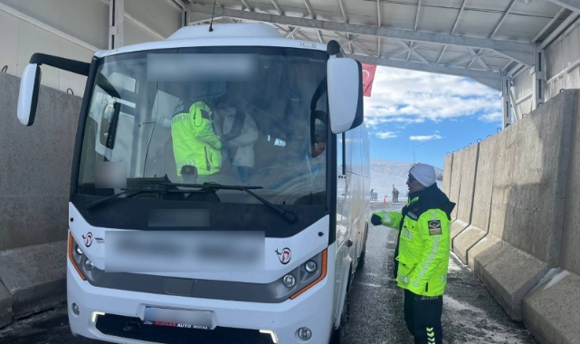 Ağrı’da trafik kontrolleri: 51 kişiye ceza, 16 araç men edildi