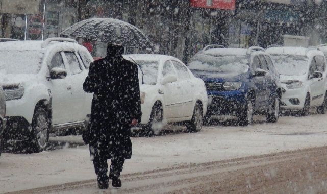 Ahlat’ta kar yağışı