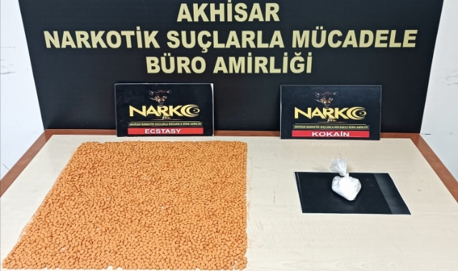 Akhisar'da uyuşturucu tacirlerine darbe!