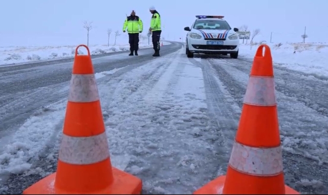 Aksaray'da 1 ilçe, 2 köy yolu kardan kapandı