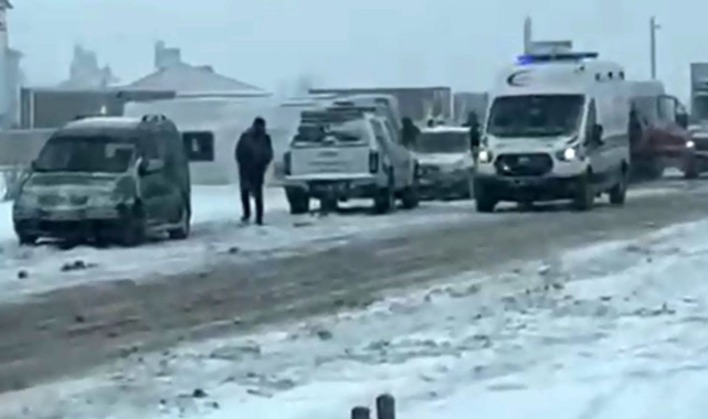 Aksaray’da işçi servisi devrildi: 15 yaralı