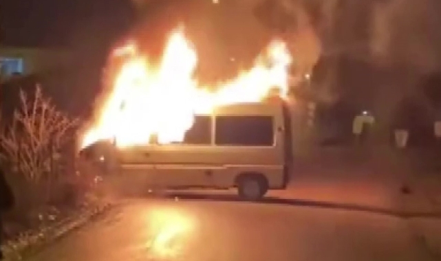 Amasya’da minibüs alev topuna döndü!