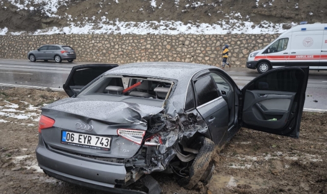 Amasya’da minibüs ile otomobil çarpıştı: 6 yaralı