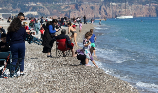 Antalya'da yaz havası sürüyor
