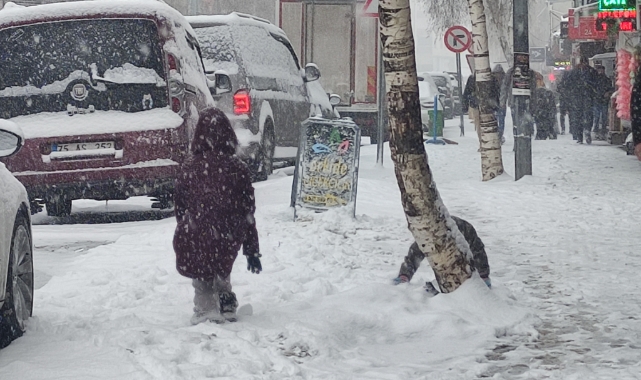 Ardahan'da kar etkisini gösterdi! Eğitime 1 gün ara verildi