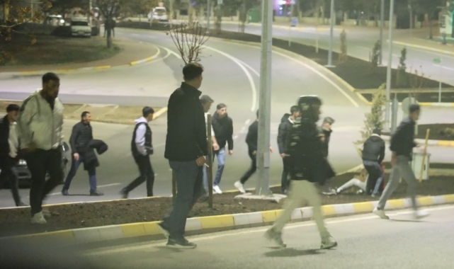 Asker eğlencesinde sopalı kavga