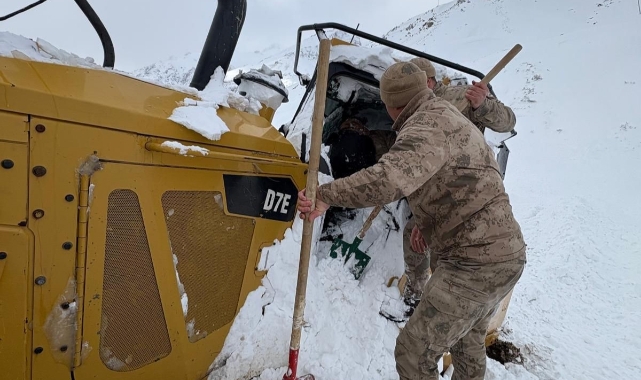 Askerler 4 kilometrelik karlı yolu 10 dakikada aşarak operatöre ulaştı