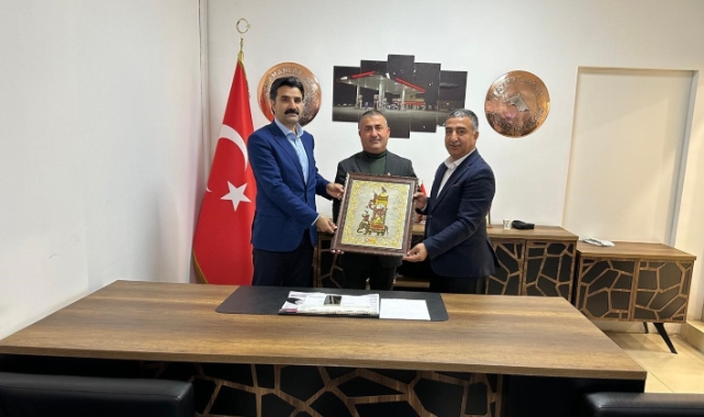 Asrın felaketinde araçlara akaryakıt desteğinde bulunan iş adamına plaket