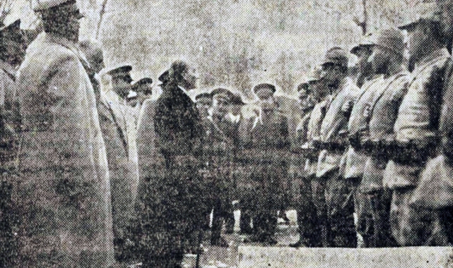 Atatürk'ün Antalya'da Mehmetçik'i selamladığı yeni görüntüsü ortaya çıktı!