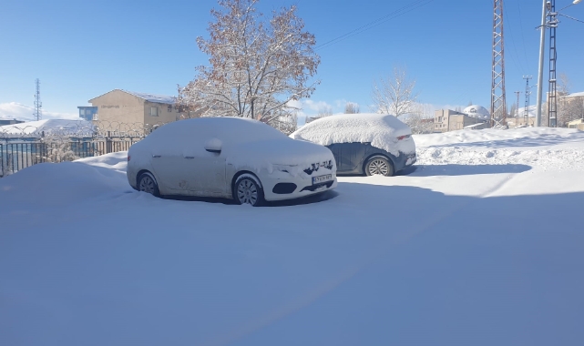 Başkale’de kar yağışı etkili oldu