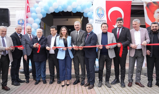 Başkan Aydın Mudanya Yüzme Havuzu açılışına katıldı