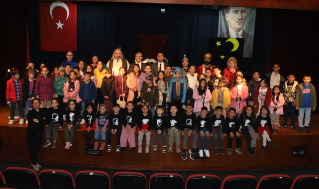 Başkan Çerçioğlu Nazillili çocukları tiyatro ile buluşturdu
