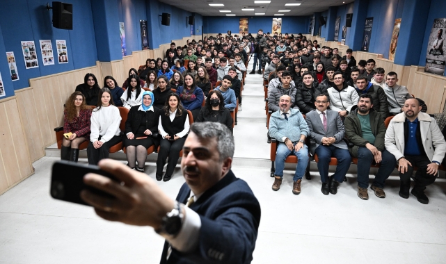 Başkan Oktay Yılmaz haftaya öğrencilerle başladı