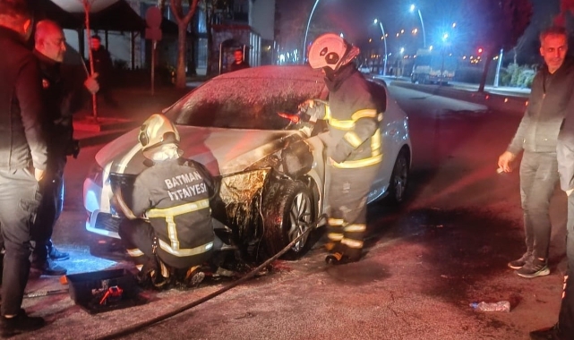 Batman’da seyir halindeki otomobil alev alev yandı