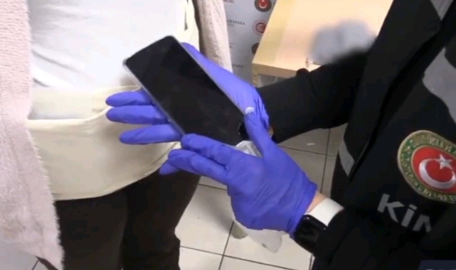 Beline sardığı cep telefonlarıyla Kapıkule'de yakalandı