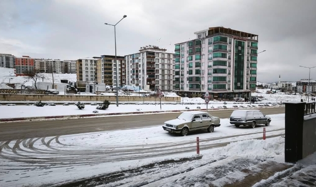 Besni’de kar ve tipi etkili oldu