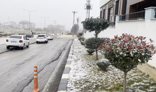 Besni’de kar yağışı başladı
