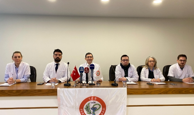 Eczacılar beyaz önlükleriyle meslek sorunlarına "Dur" dedi!