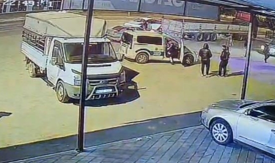 Bıçakla öldürülen gence saldırı anları güvenlik kamerasında