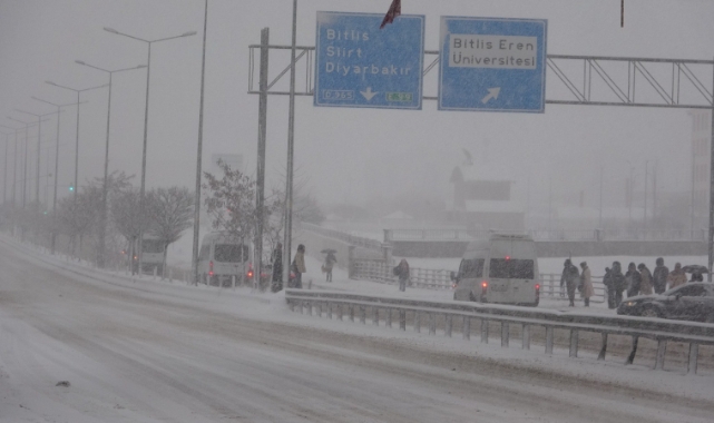 Bitlis'te 111 köy yolu ulaşıma kapandı