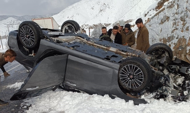 Bitlis'te otomobil takla attı: 2 yaralı