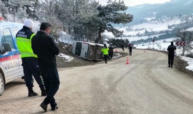 Bolu’da işçileri taşıyan minibüs devrildi! 22 yaralı